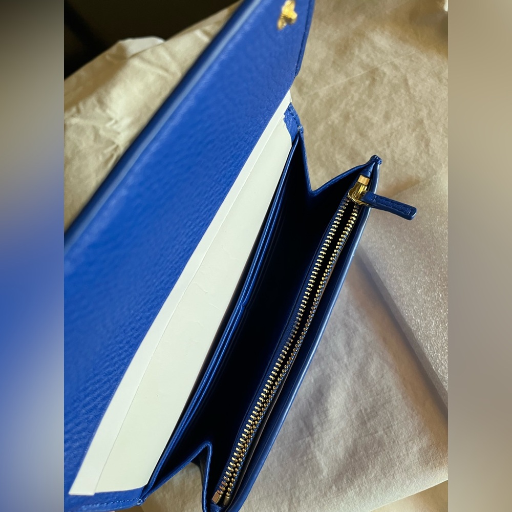 Tory Burch Jelly Blue Leather Wallet with Structured Design - Picture 5 of 8